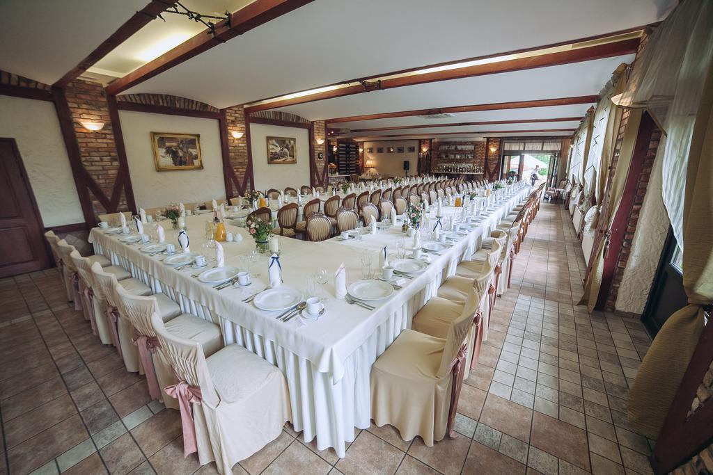 Hubertus & Restaurant & Horse Club База відпочинку Старогард-Гданський